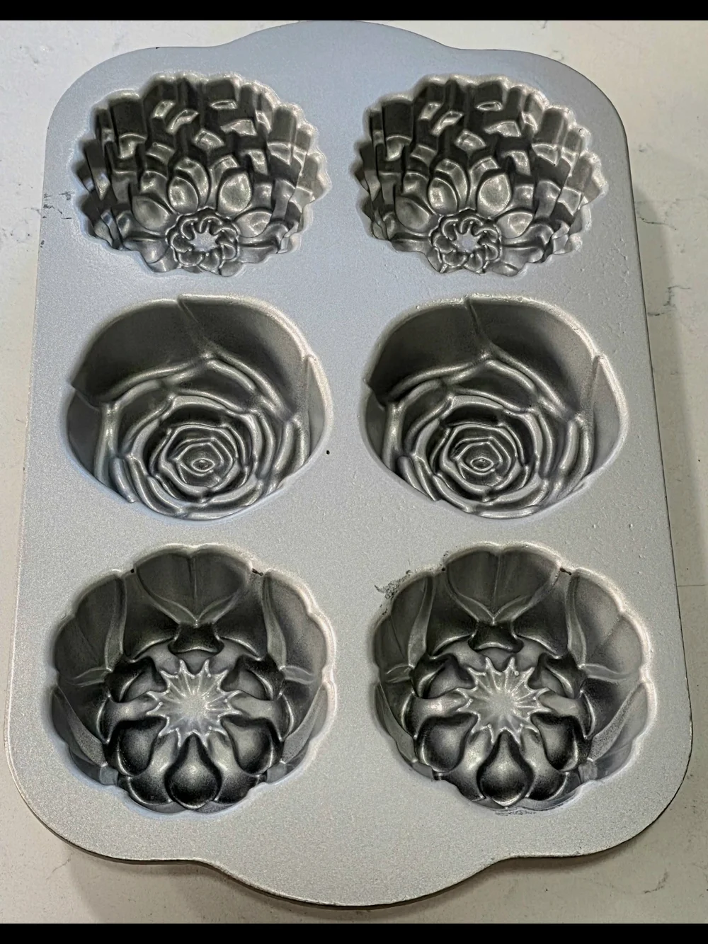 Nordic Ware Floral Mini Cakelets 6 Cavity 3 Cup Bakeware Metal Nonstick Aluminum